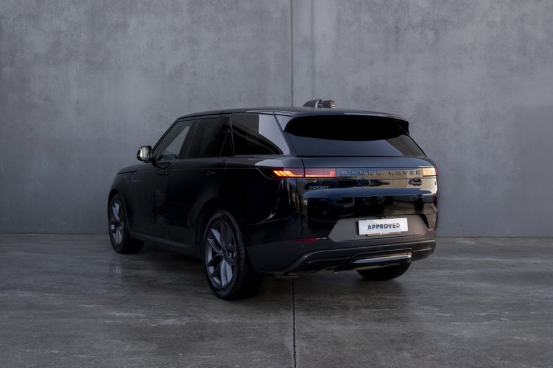 2025 Land Rover Range Rover Sport D250 SE image 2