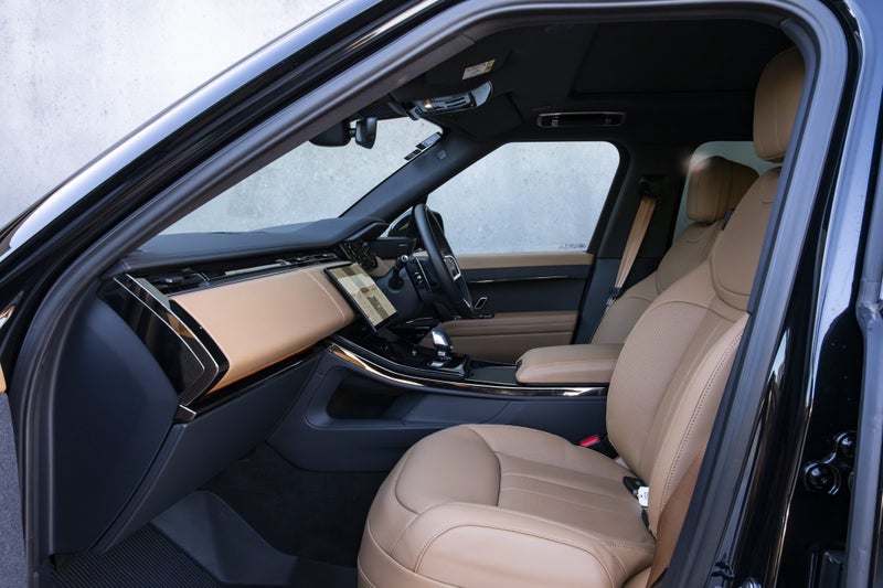 2025 Land Rover Range Rover Sport D250 SE image 3