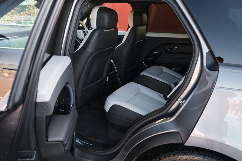 2025 Land Rover Range Rover Sport D300 Dynamic SE image 3