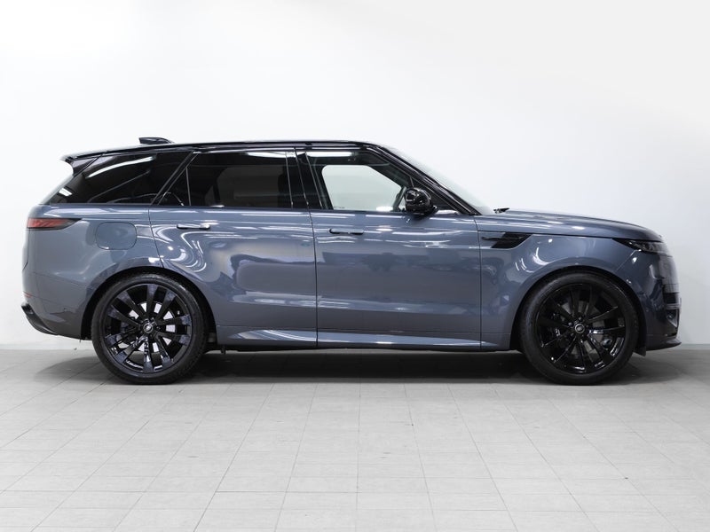 2025 Land Rover Range Rover Sport D300 Dynamic SE image 3