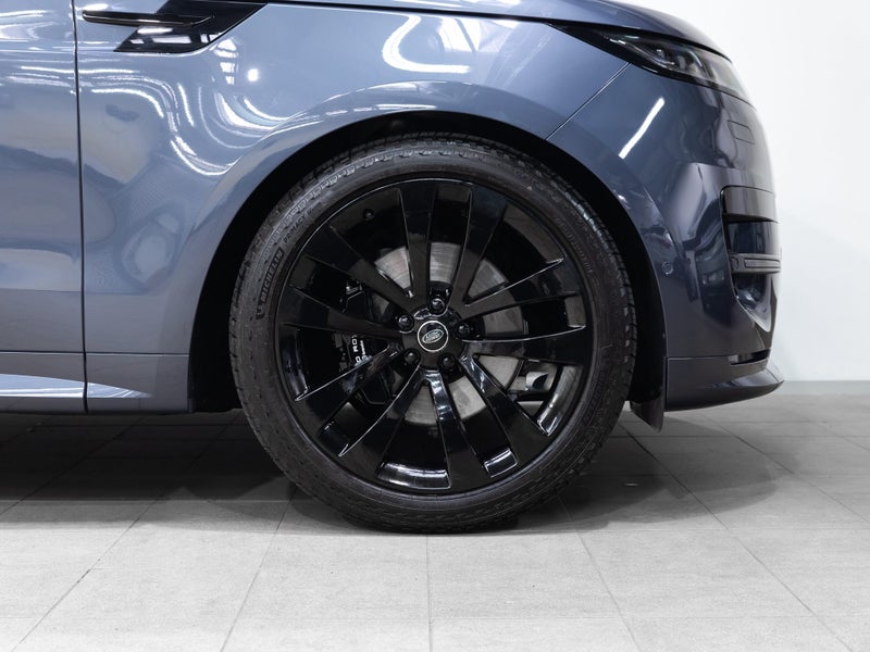 2025 Land Rover Range Rover Sport D300 Dynamic SE image 4