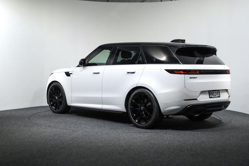 2025 Land Rover Range Rover Sport D300 Dynamic SE image 2