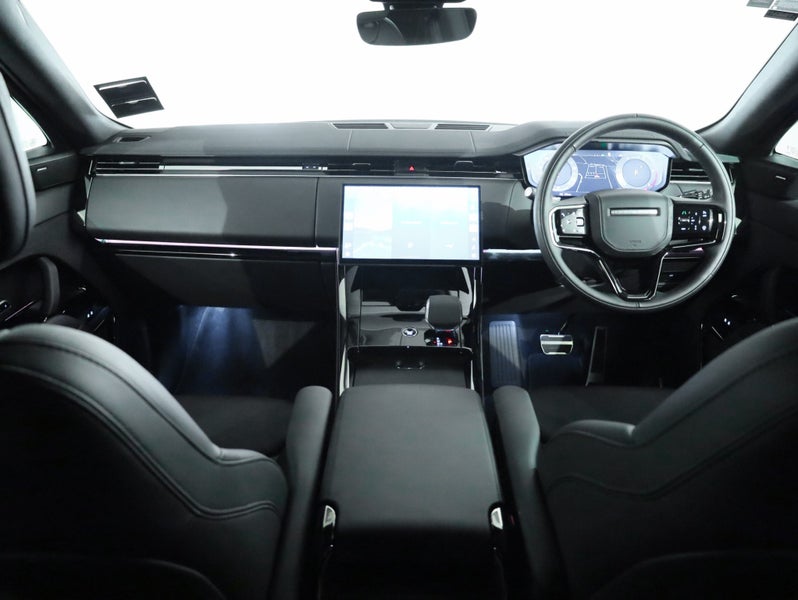 2025 Land Rover Range Rover Sport D300 Dynamic SE image 4
