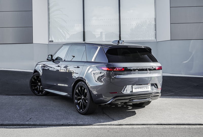 2025 Land Rover Range Rover Sport D300 Dynamic SE image 2