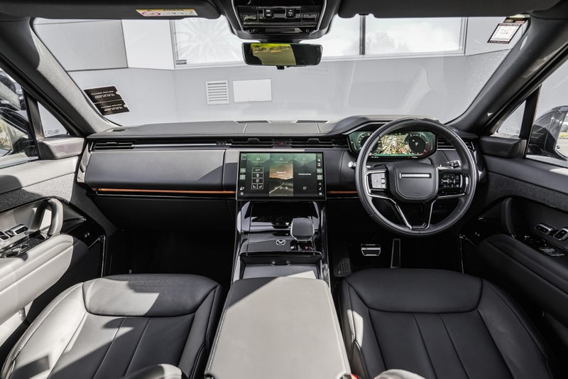 2025 Land Rover Range Rover Sport D300 Dynamic SE image 4