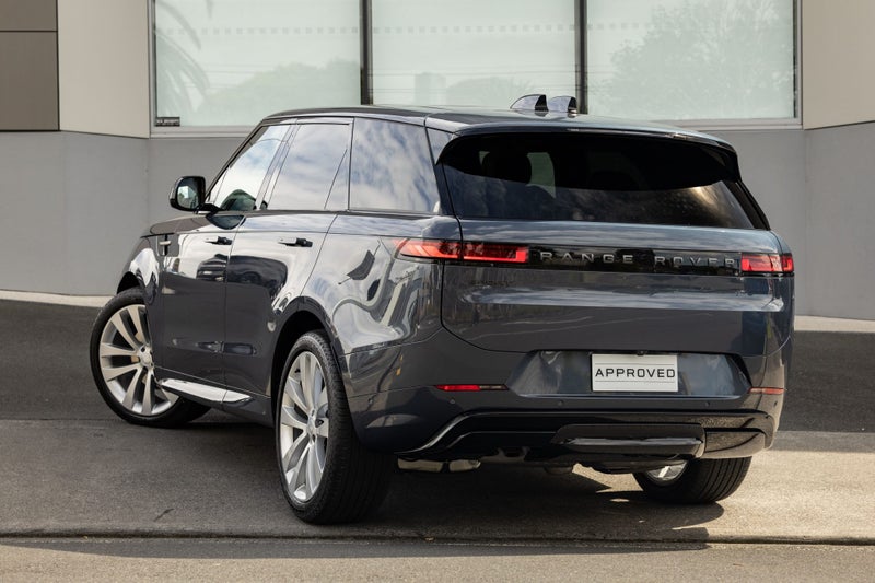 2025 Land Rover Range Rover Sport D300 Dynamic SE image 2