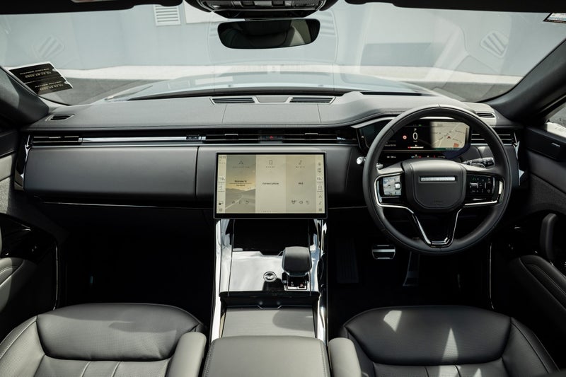 2025 Land Rover Range Rover Sport D300 Dynamic SE image 4