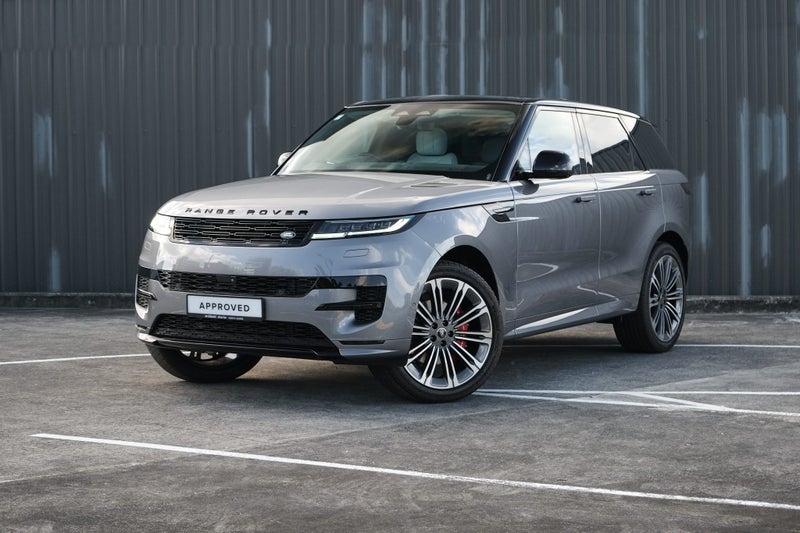 2025 Land Rover Range Rover Sport D300 Dynamic SE image 2