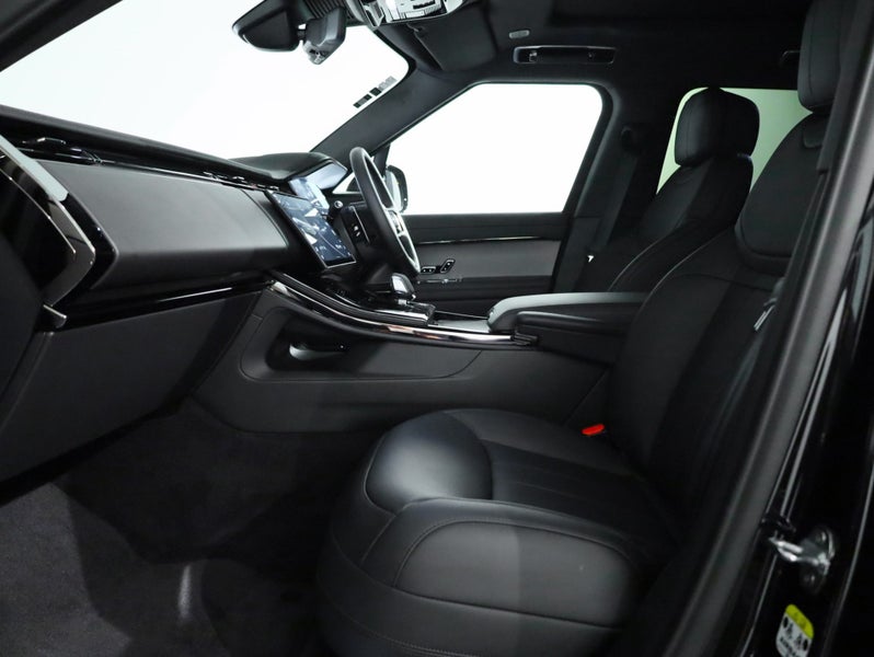 2025 Land Rover Range Rover Sport D350 Dynamic Hse image 3