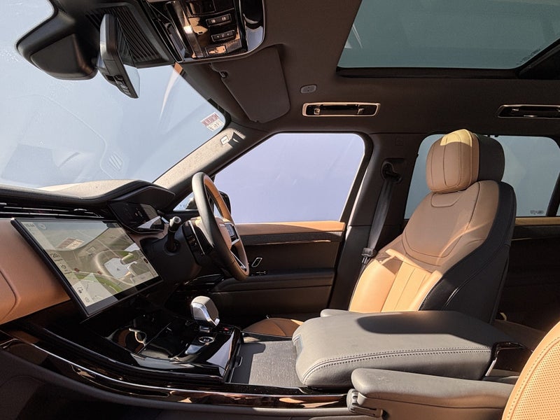2025 Land Rover Range Rover Sport D350 Dynamic HSE image 3