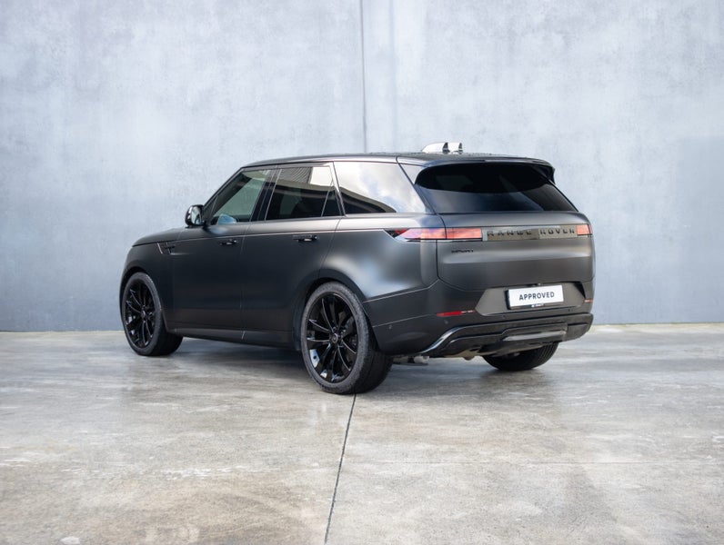 2025 Land Rover Range Rover Sport D350 Dynamic HSE image 2