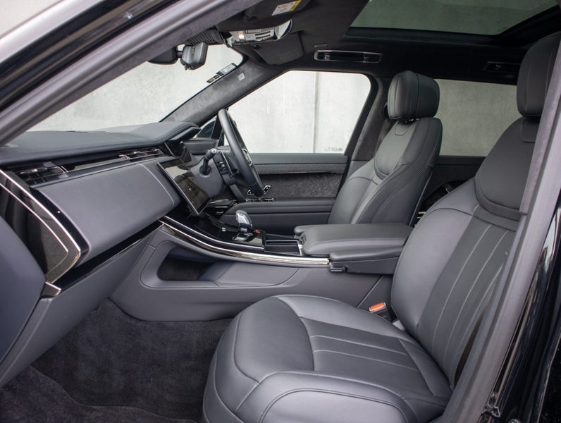 2025 Land Rover Range Rover Sport D350 Dynamic HSE image 3