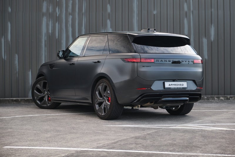 2025 Land Rover Range Rover Sport D350 Dynamic HSE image 3