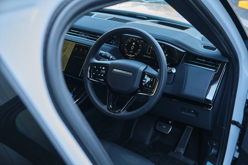 2025 Land Rover Range Rover Sport P460e Dynamic... image 3