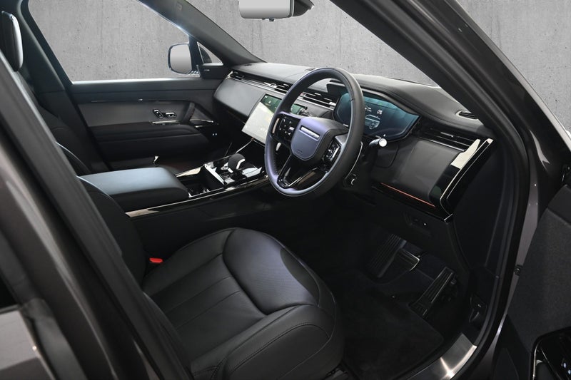 2025 Land Rover Range Rover Sport P460e Dynamic SE image 2