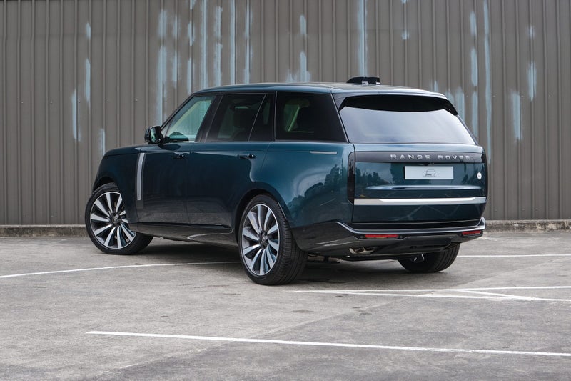 2025 Land Rover Range Rover SV Haast Edition image 3