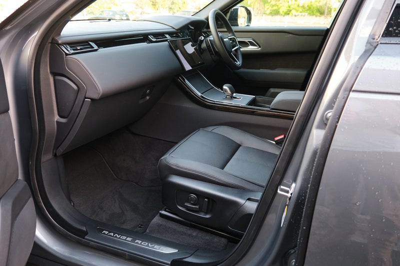 2025 Land Rover Range Rover Velar P250 Dynamic SE image 5