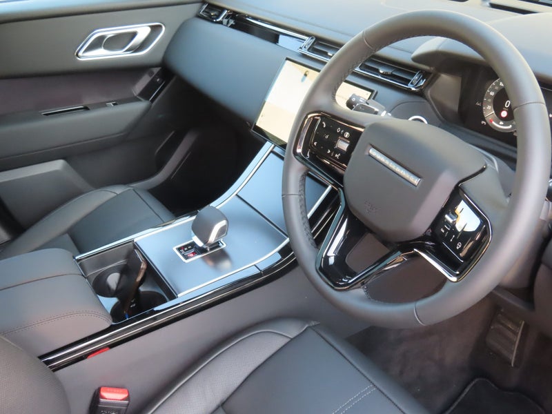 2025 Land Rover Range Rover Velar P250 Dynamic SE image 3