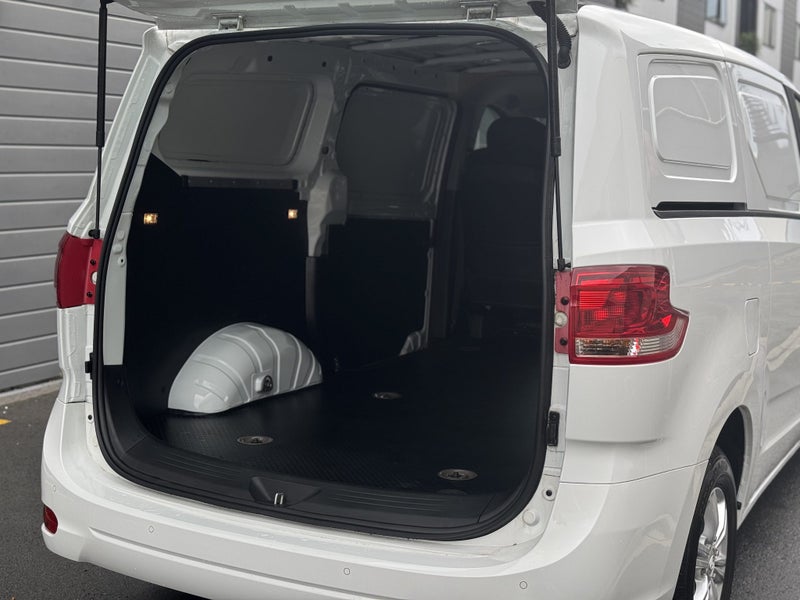 2025 LDV G10 Tgi Auto image 5