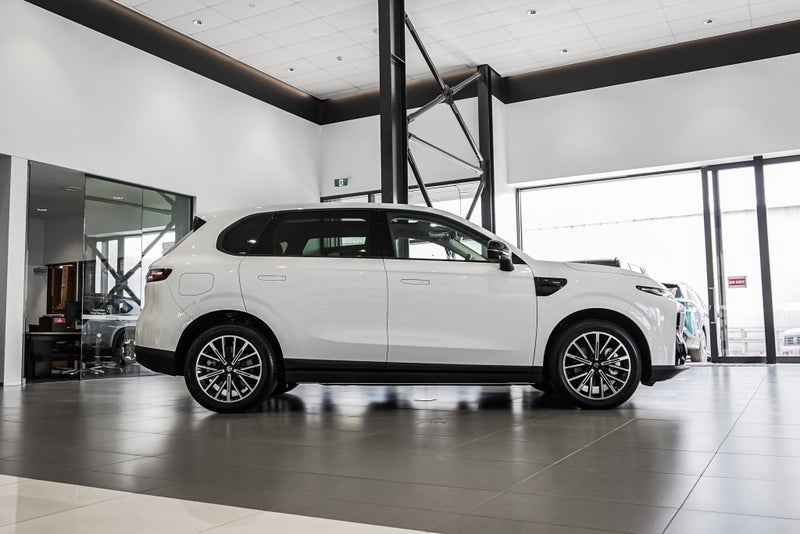 2025 Leapmotor B10 Brand NEW Full EV 434 km WLT... image 3