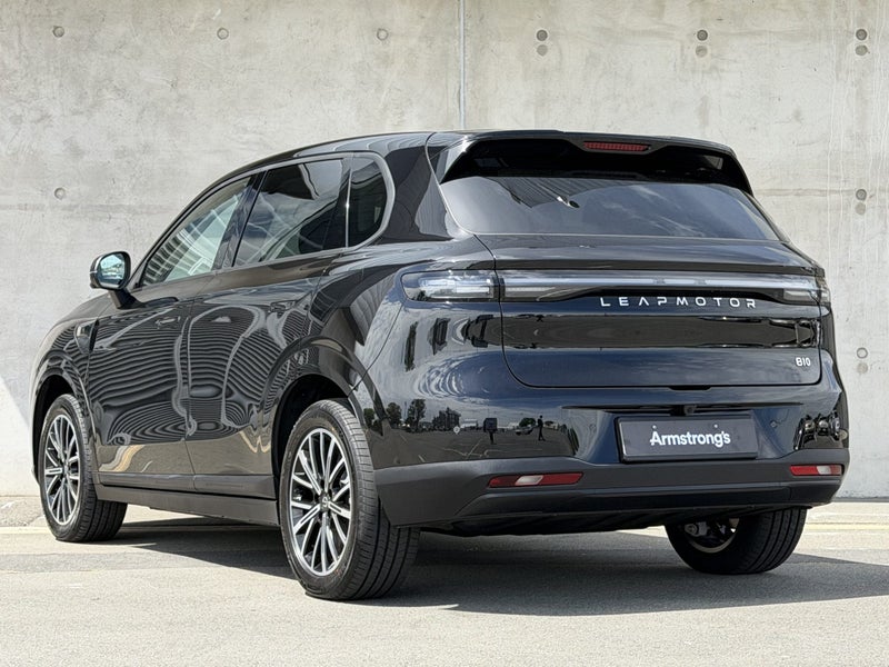 2025 Leapmotor B10 Design 67Kwh RWD image 2