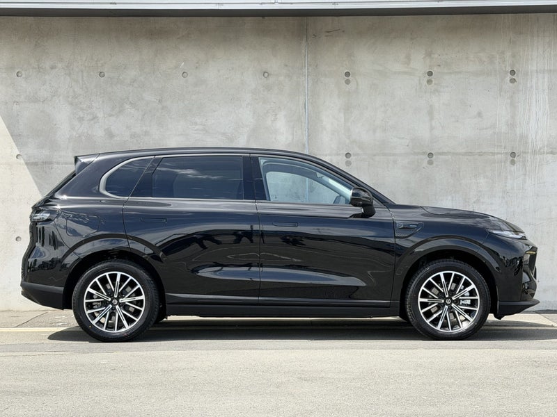 2025 Leapmotor B10 Design 67Kwh RWD image 3