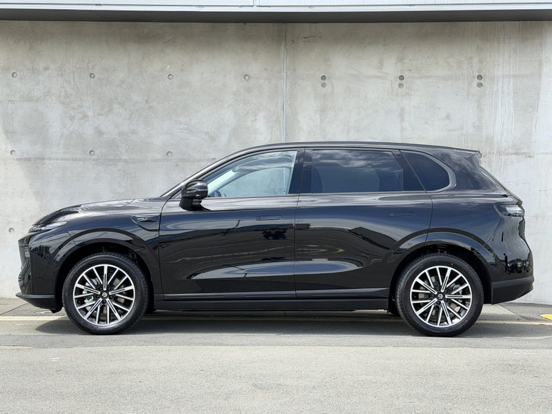 2025 Leapmotor B10 Design 67Kwh RWD image 4