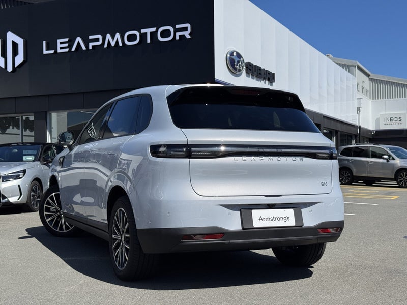 2025 Leapmotor B10 Design BEV RWD !!$2,000 Laun... image 2