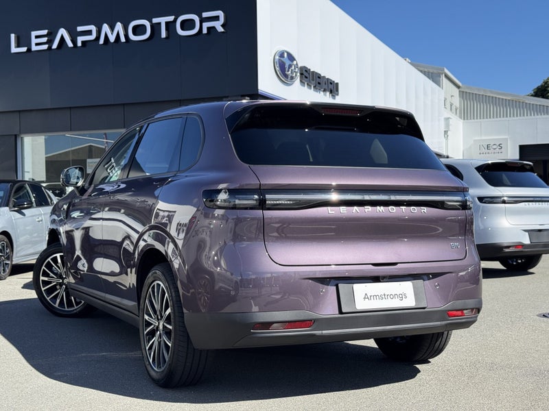 2025 Leapmotor B10 Design BEV RWD !!$2,000 Laun... image 2