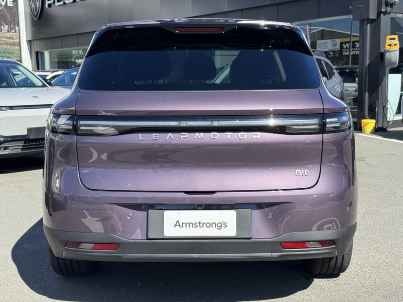2025 Leapmotor B10 Design BEV RWD !!$2,000 Laun... image 3