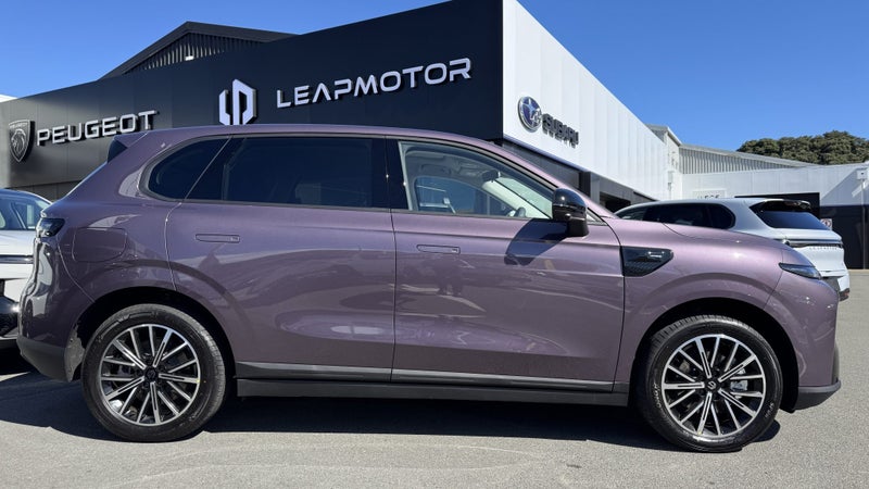 2025 Leapmotor B10 Design BEV RWD !!$2,000 Laun... image 4