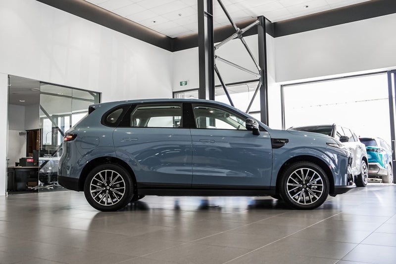 2025 Leapmotor B10 Life, 56.2 kWh EV Battery, 6... image 3