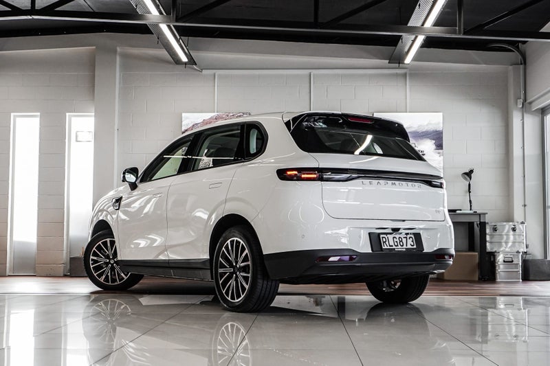 2025 Leapmotor B10 Life 56Kwh/Ev/At image 2