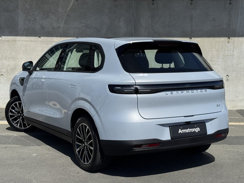 2025 Leapmotor B10 Life 56Kwh/Ev/At RWD image 2