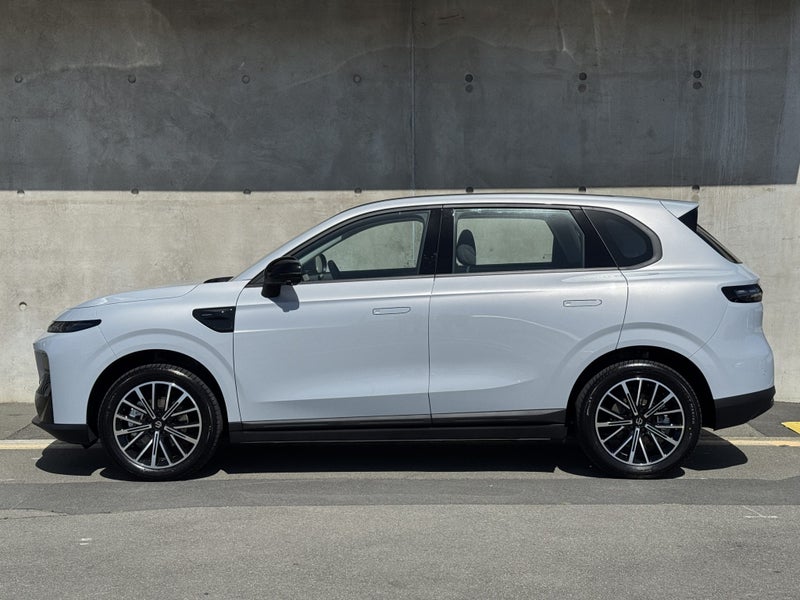 2025 Leapmotor B10 Life 56Kwh/Ev/At RWD image 4