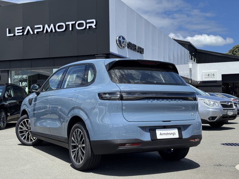 2025 Leapmotor B10 Life BEV RWD !!$2,000 Launch... image 2