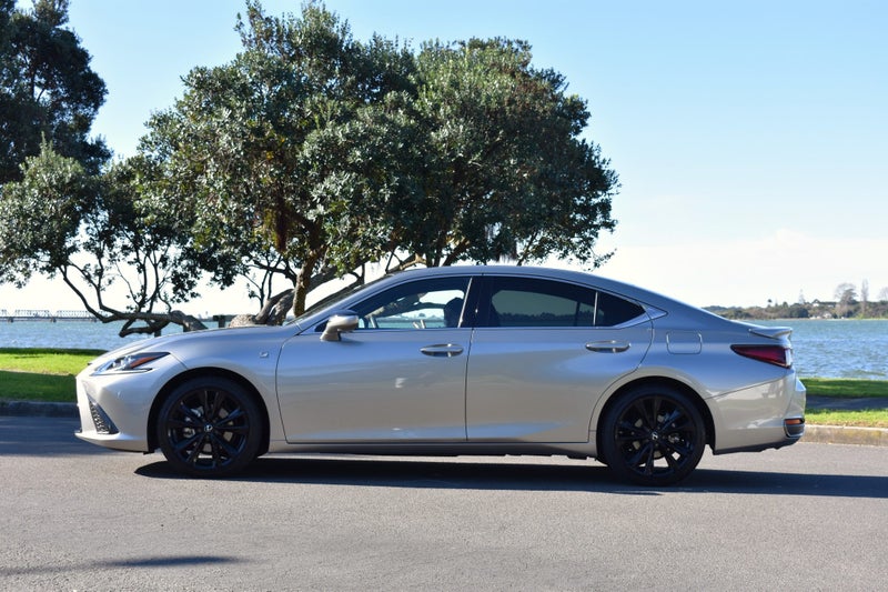 2025 Lexus ES 300h ES300HF Sport 2.5P HV ECVT F... image 3