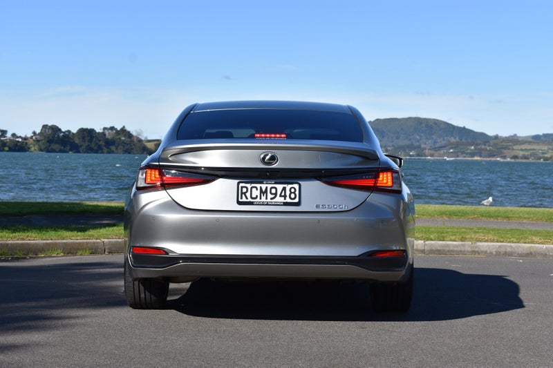 2025 Lexus ES 300h ES300HF Sport 2.5P HV ECVT F... image 4