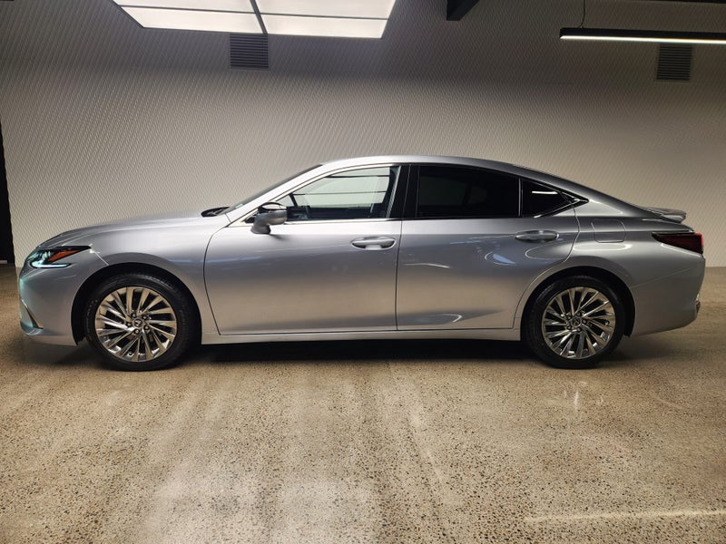 2025 Lexus ES 300h ES300HLimited 2.5P HV ECVT FWD image 2