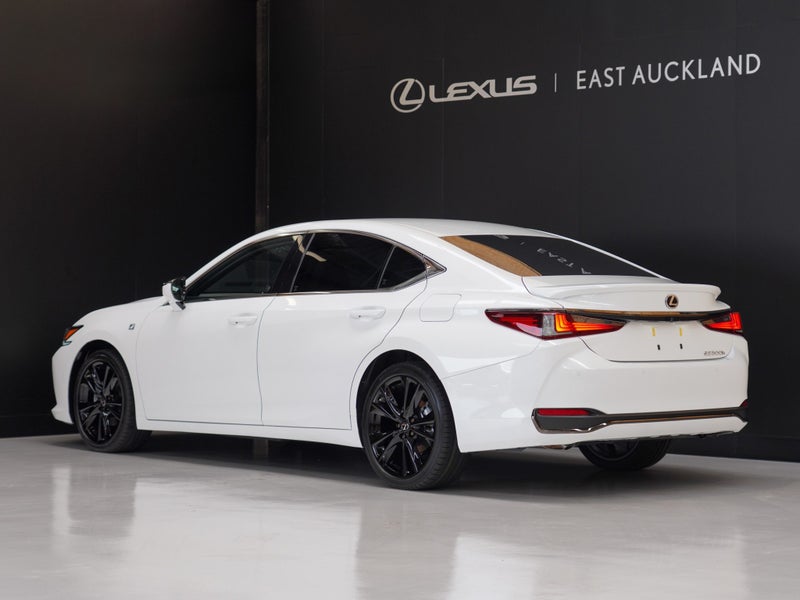 2025 Lexus ES 300h F Sport 2.5P HV ECVT FWD image 2