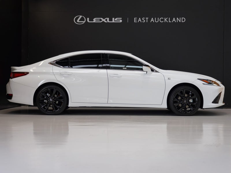 2025 Lexus ES 300h F Sport 2.5P HV ECVT FWD image 3