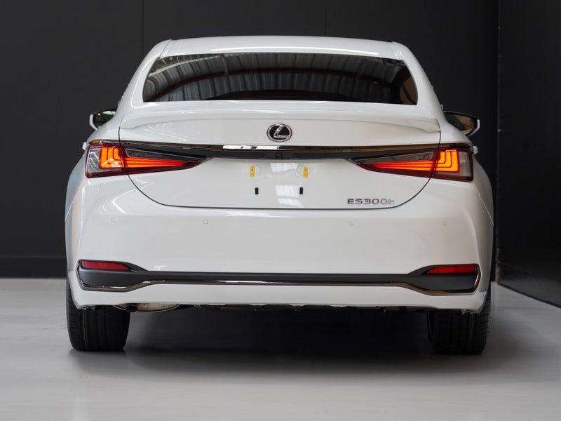2025 Lexus ES 300h F Sport 2.5P HV ECVT FWD image 5