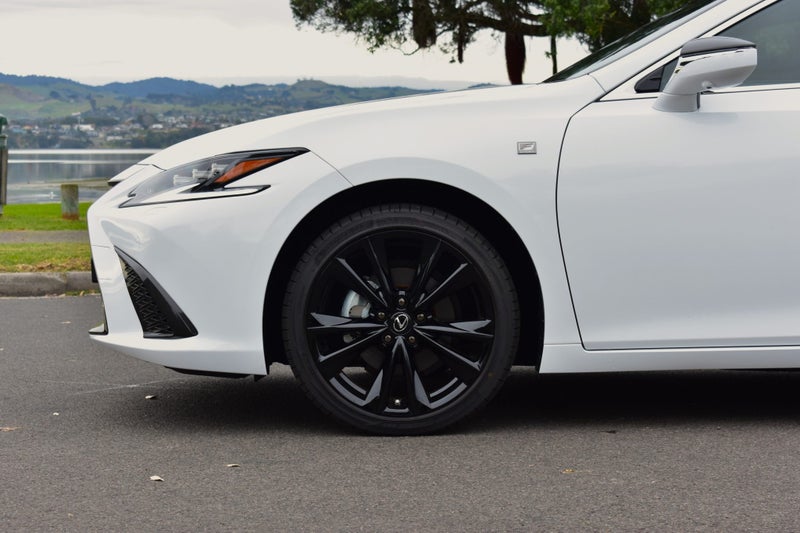 2025 Lexus ES 300h F Sport 2.5Ph/Hd image 4