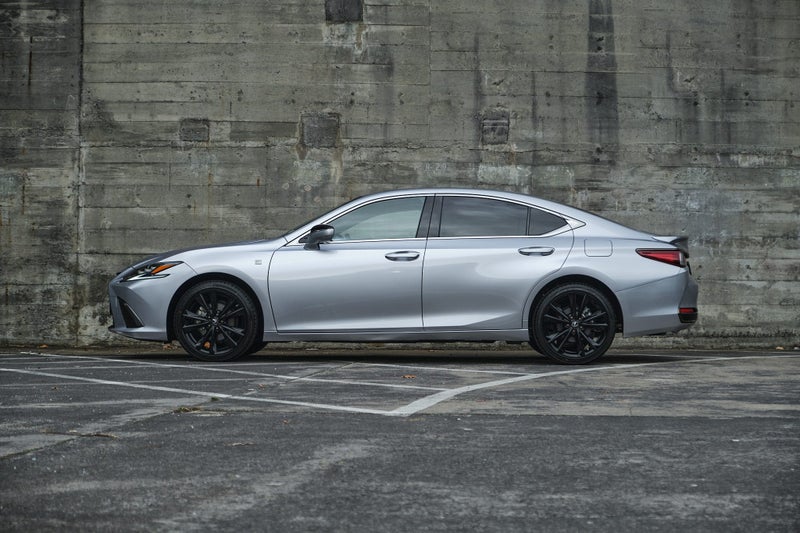 2025 Lexus ES 300h F-Sport image 3