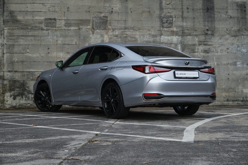 2025 Lexus ES 300h F-Sport image 5