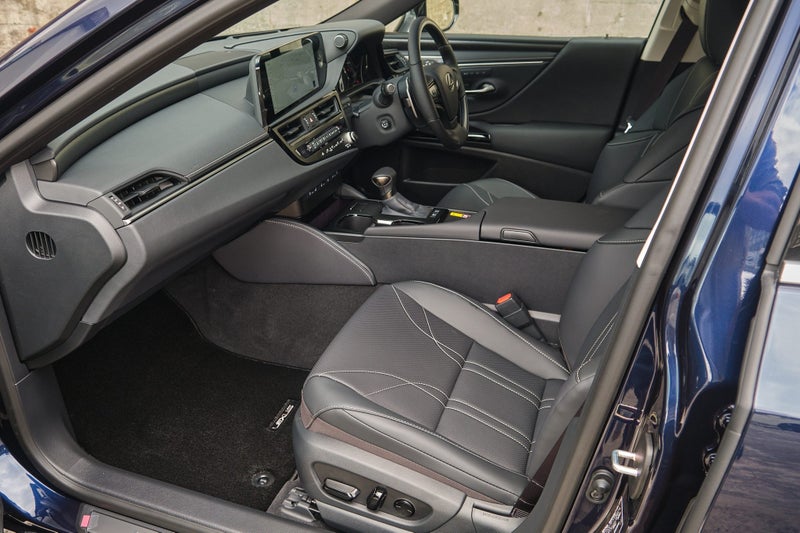 2025 Lexus ES 300h Limited image 5