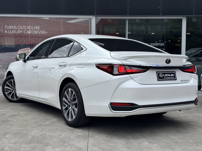 2025 Lexus ES 300h Premium 2.5L Hybrid image 5