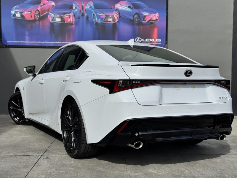2025 Lexus IS 300h F Sport 2.5L Hybrid RWD image 4