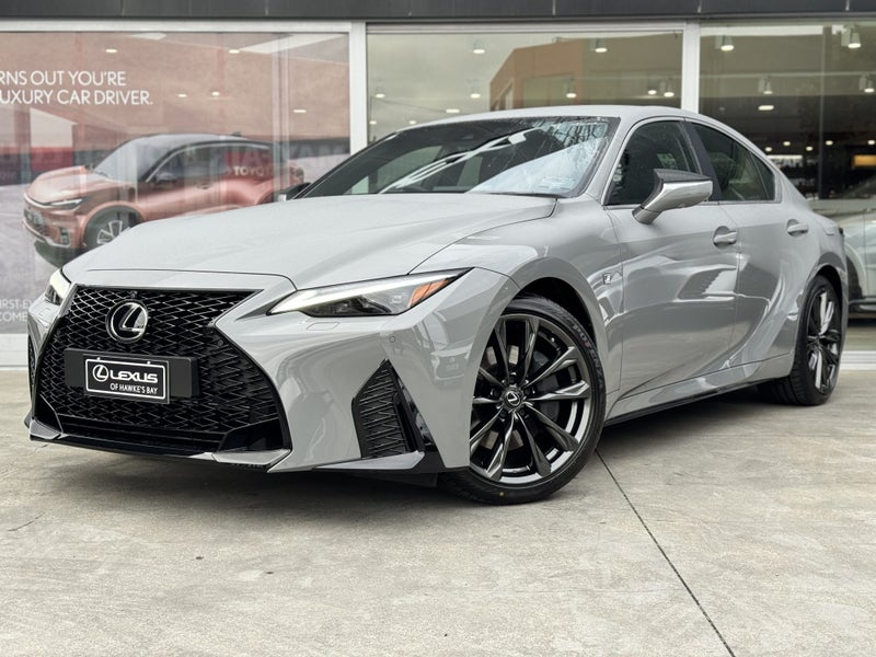 2025 Lexus IS 300h F Sport 2.5L Hybrid RWD image 4
