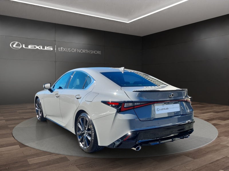 2025 Lexus IS 300h F SPORT 2.5l Hybrid RWD image 5